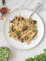 Creamy Plant-Based Garlic Pasta / Vegan Alfredo